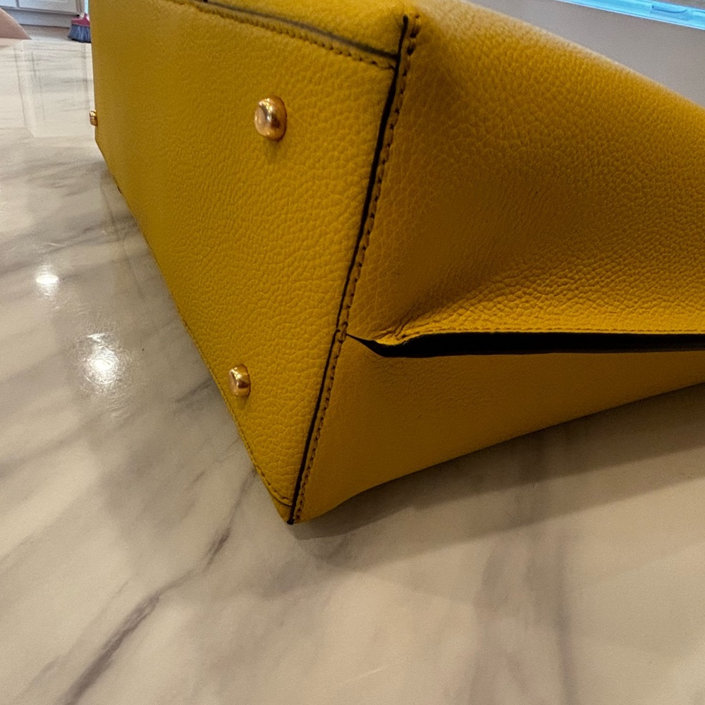 New - Tory Burch Tote. - Picture 8 of 8